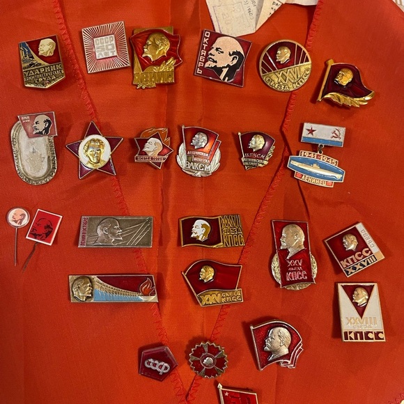 VTG Soviet PIONEER RED TIE Neckerchief +25 Badges
Lenin Comsomol - Picture 5 of 6